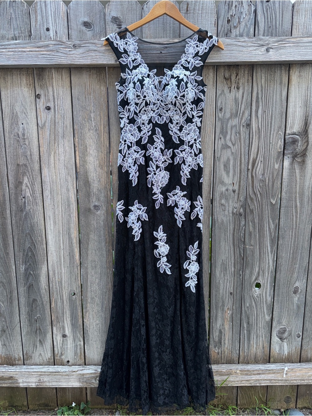 JOVANI Long Black Evening Grown Dress Size 2 With Sheer Lace Lined Elegant